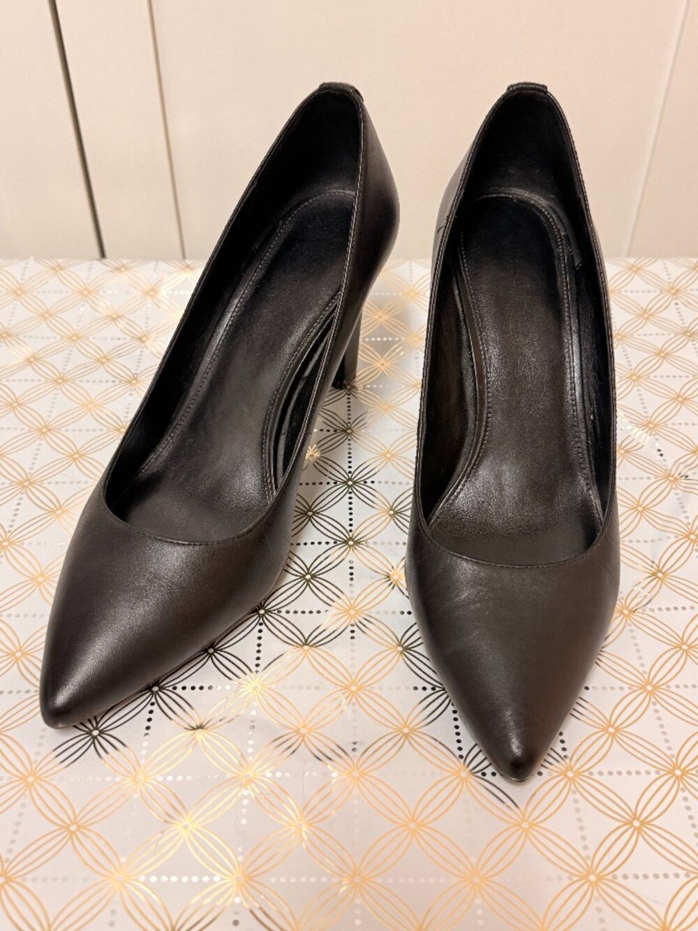 Michael Kors Black Leather Pointed-Toe Pump Size 8